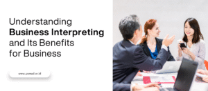 Seorang laki-laki membantu komunikasi dalam sebuah pertemuan